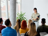 shutterstock_2590438431_business seminar_biznesa seminārs.jpg