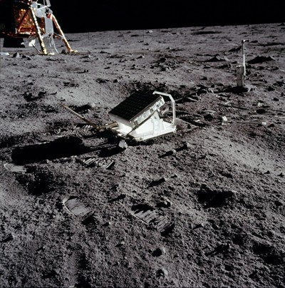 WIKI_NASA_Apollo_11_Lunar_Laser_Ranging_Experiment.jpg