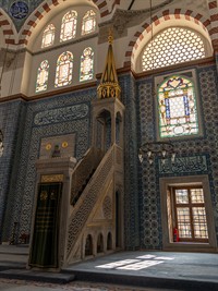 M.Nergiz Shutterstock_minbar_minbars.jpg