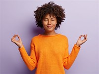 shutterstock_1368598979_meditates_meditē.jpg