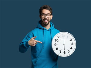 shutterstock_2499829509_pointing at the clock_norāda uz pulksteni.jpg