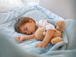 shutterstock_1507922585_Kid sleeping_Bērns guļ.jpg