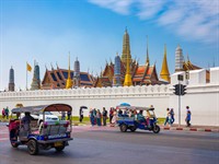 Pakpoom Phummee Shutterstock_Temple Wat Phra Kaew in Thailand_Smaragda Budas templis Taizemē.jpg