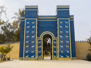 shutterstock_1712167675_Ishtar Gate_Babilonas mūris.jpg