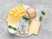 Shutterstock_2447908231_different types of cheese_dažādu veidu sieri.jpg