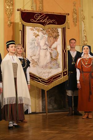 Dziesmu un deju svētku karogs-autors Evija Trifanova-Foto no LNKC arhīva_1.jpg