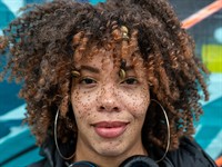 shutterstock_2636112249_woman with freckles_sieviete ar vasaras raibumiem.jpg