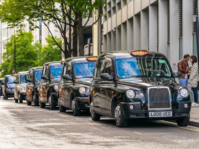 Pajor Pawel Shutterstock_cab_taksis.jpg