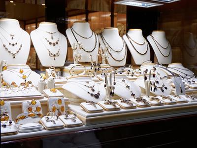 shutterstock_165365501_jewellery shop_rotaslietu veikals.jpg