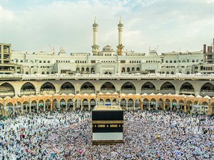 Sony Herdiana Shutterstock_Kabaa in Masjidil Haram_Hārama mošejas laukums.jpg