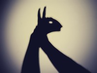 shutterstock_2169871605_Shadow of a hand_Ēna no rokām.jpg