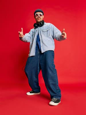 Shutterstock_2259075153_stylish man_stilīgs vīrietis.jpg