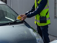 shutterstock_2442436183_parking fine_sods par stāvvietu.jpg