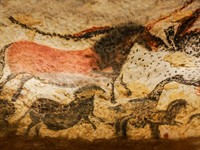 thipjang Shutterstock_petroglyphs lascaux_petroglifi Lasko alā.jpg