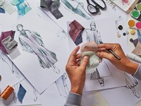 shutterstock_1708034929_fashion designer_modes dizaineris.jpg