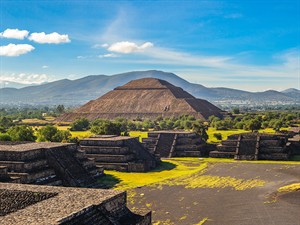 shutterstock_2307064695_ancient american pyramids_seno Amerikāņu piramīdas.jpg