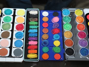 shutterstock_2441378201_waterpaint_ūdens krāsas.jpg