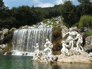 444 httpscommons.wikimedia.orgwikiFileCaserta-reggia-15-4-05_170.jpg.jpg