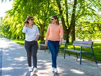 shutterstock_2466950095_park walking_pastaiga pa parku.jpg