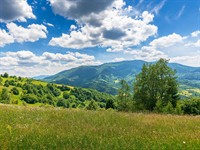 shutterstock_2161692773_mountain scenery in summer_kalnu ainava vasarā.jpg
