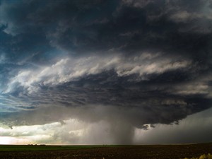 shutterstock_1108510415_Thunderstorm_Negaiss.jpg