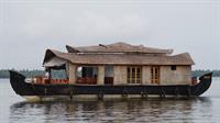 house boat1.jpg