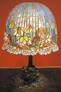 217 httpscommons.wikimedia.orgwikiFileLouis_comfort_tiffany,_lampada_da_tavolo_pomb_lily,_1900-10_ca..JPG.jpg