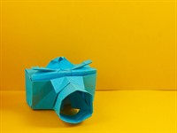 Shutterstock_2665217131_Origami camera_Origami kamera.jpg