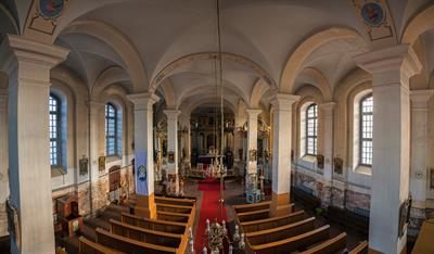 Sv._Trīsvienības_katoļu_baznīcas_interjers_(Kuldīga)_11 (1).jpg