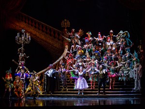 BW Press Shutterstock_Brazilian cast of the musical The Phantom of the Opera_Mūzikla Operas spoks Brazīlijas aktieru sastāvs.jpg