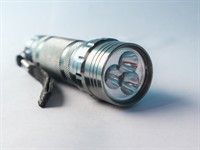 Shutterstock_2489683929_flashlight_lukturītis.jpg