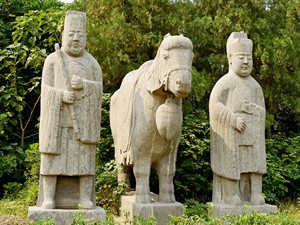 Old Mill Photography Shutterstock_ancient China sculptures_senās Ķīnas skulptūras.jpg