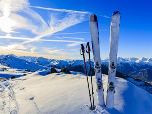 Shutterstock_483047467_skis_slēpes.jpg