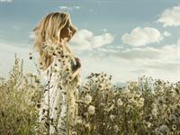 Shutterstock_63873478_girl in meadow_meitene pļavā.jpg