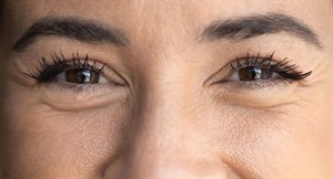 shutterstock_2623065329_Chocolate colored eyes_Brūnas acis.jpg