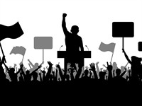 shutterstock_1036967149_Crowd of people demonstrating_Pūlis demonstrē.jpg