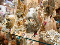 shutterstock_1225946839_a venecian mask_venēciešu maskas.jpg