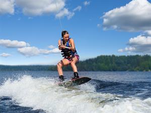 Shutterstock_1420736792_wakeboard_veikbords.jpg