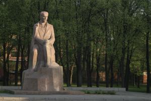 raiņa piemineklis.JPG