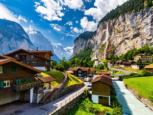 shutterstock_2393929173_Lauterbrunnen valley in Switzerland_Lauterbrunnenes ieleja Šveicē.jpg