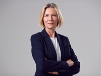 shutterstock_1942527445_serious woman_nopietna sieviete.jpg