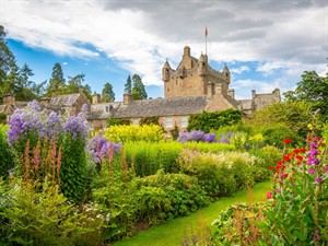Shutterstock_1400701775_Cawdor castle_pils Skotijā.jpg