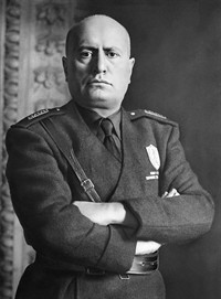 WIKI_20252603_Mussolini_mezzobusto.jpg