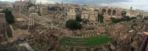 Roman_Forum_from_Palatine_Hill_9-9-16 (1).jpg