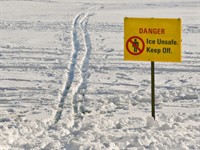 Shutterstock_10649701_unsafe ice sign_zīme nedrošs ledus.jpg