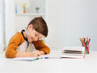 Shutterstock_349209695_boy study_zēns mācās.jpg