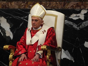 Frippitaun Shutterstock_pope Benedict XVI_pāvests Benedikts pallijā.jpg