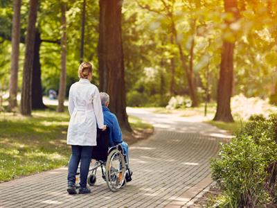 Shutterstock_686602270_man in wheelchair_cilvēks ratiņkrēslā.jpg