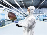 shutterstock_2761741797_Engineer_Inženieris.jpg