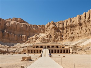 shutterstock_2678530839_Temple of Hatshepsut_hatšepsuta templis.jpg